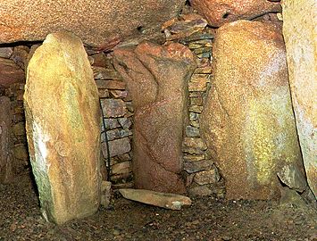 La Hougue Bie - walling