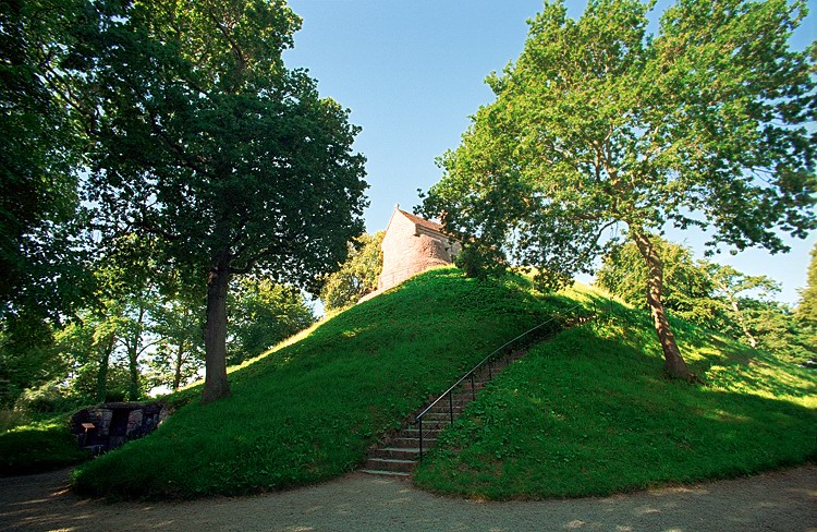 La Hougue Bie  - stairway