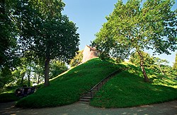 La Hougue Bie - stairway