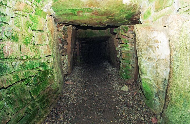 La Hougue Bie - interior