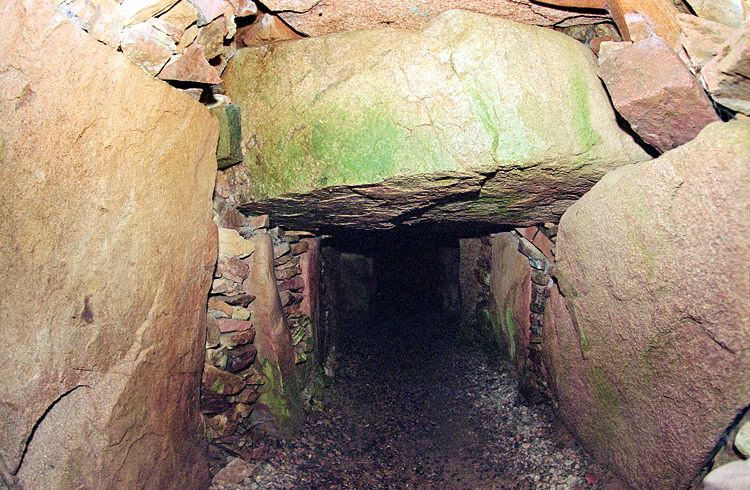 La Hougue Bie - interior