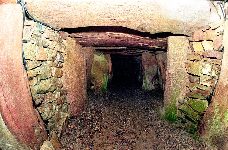 La Hougue Bie - interior