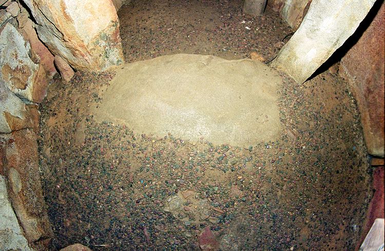 La Hougue Bie - interior