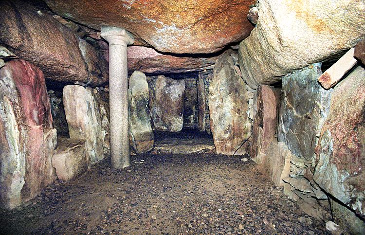 La Hougue Bie - interior