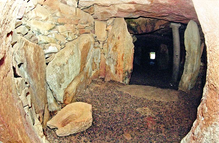 La Hougue Bie - interior